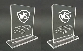 Grabados en acrilico 2